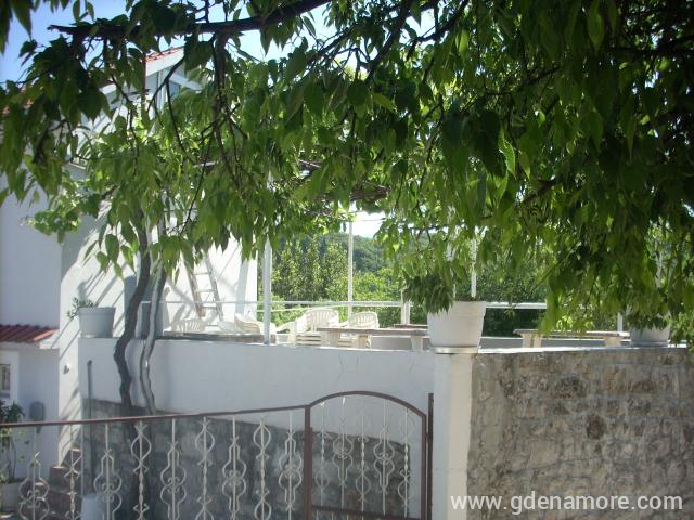 Studio apartman br.1 sa 3 ležaja u Kuća Pavlović, privatni smeštaj u mestu Radovići, Crna Gora